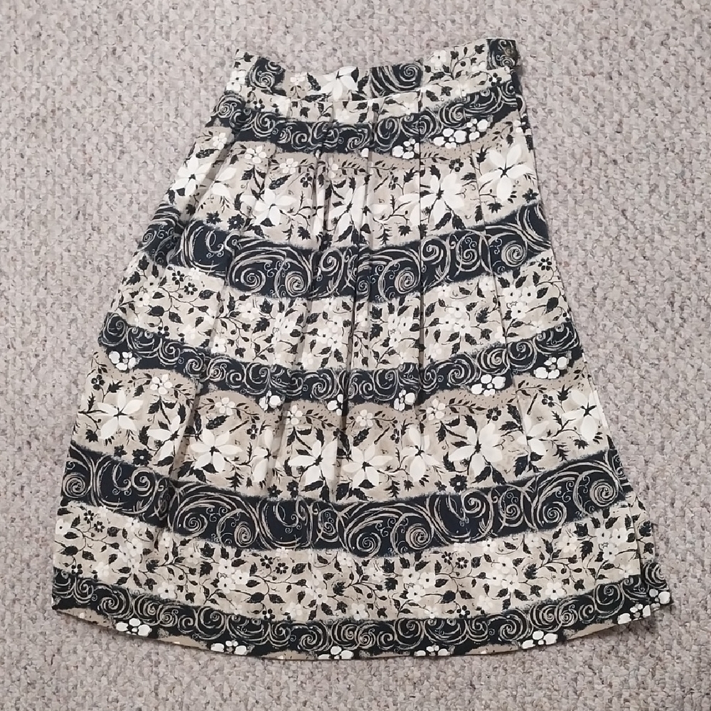 Koret Black and Cream Floral A-Line Skirt